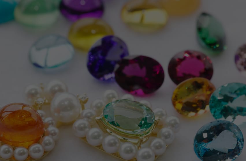 THE WORLD OF COLOURED GEMSTONES 個性あふれる色彩が織りなすカラーストーンの魅力